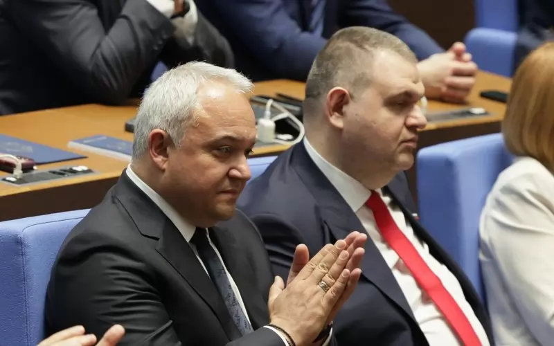 „Мантинели гейт“ пали все по-яростна политическа битка