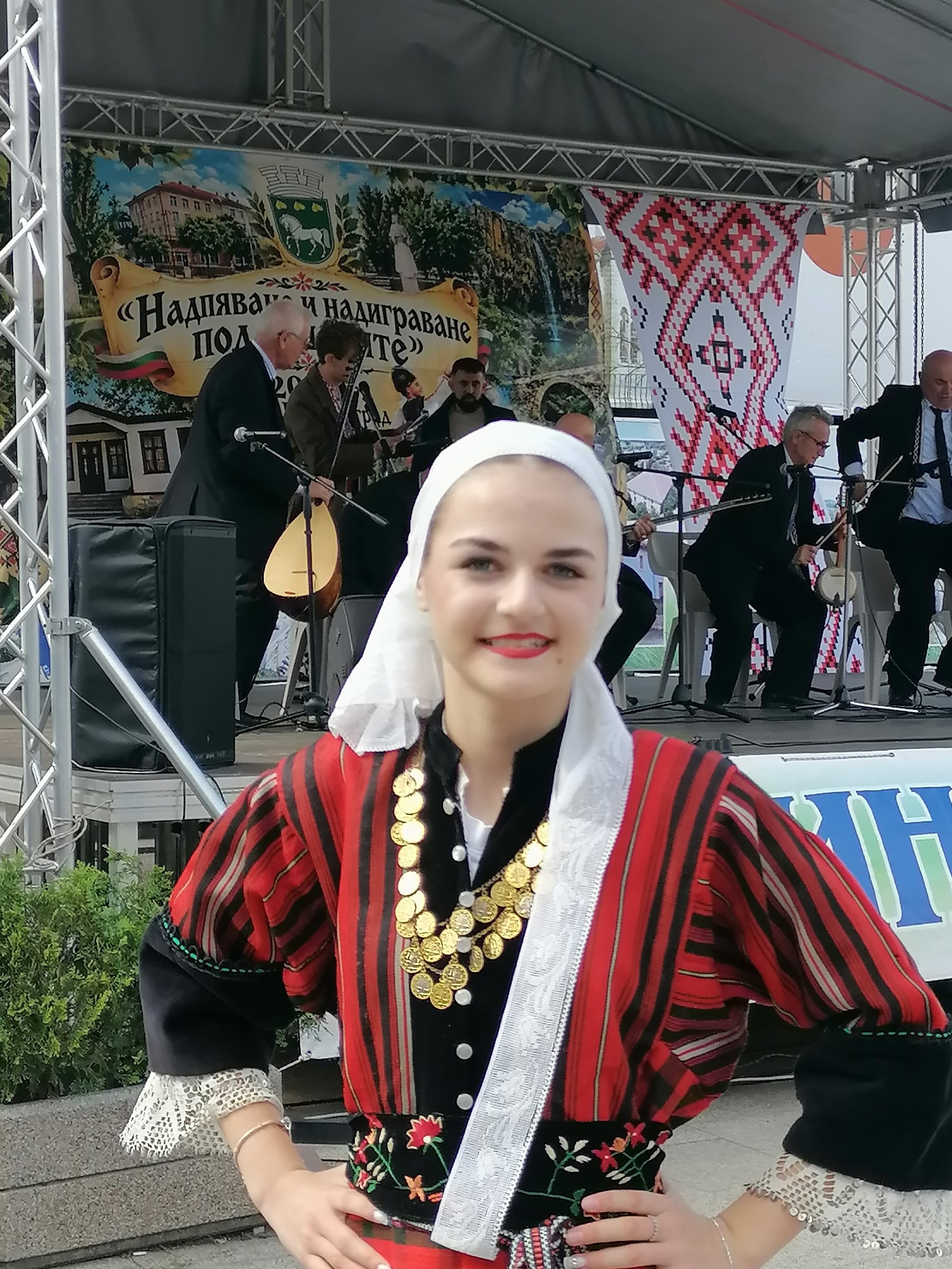 Ралица Стоянова от гр. Първомай със специална награда и плакет от Национален фестивал с международно участие