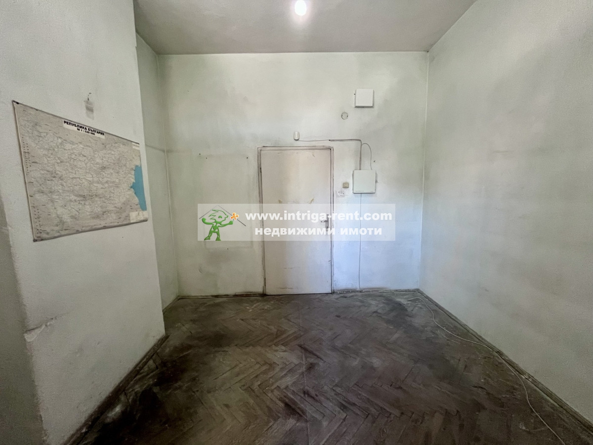 №4003 Голямо помещение за продажба, подходящо за офис или друг вид дейност, център Хасково