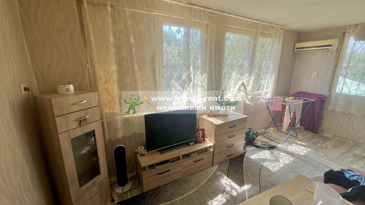 №4083 Двуетажна къща с двор, ток, вода и канализация в село Златополе, общ. Димитровград.
