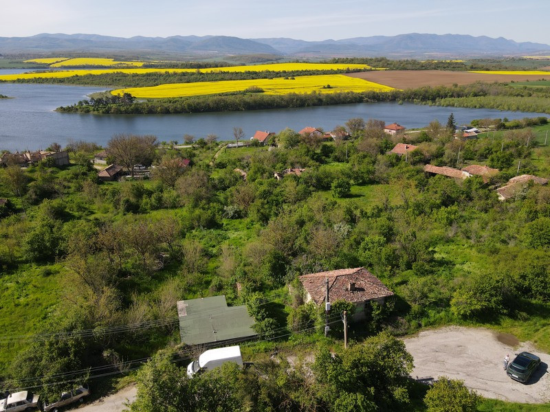 Продавам къща в с. Ловец