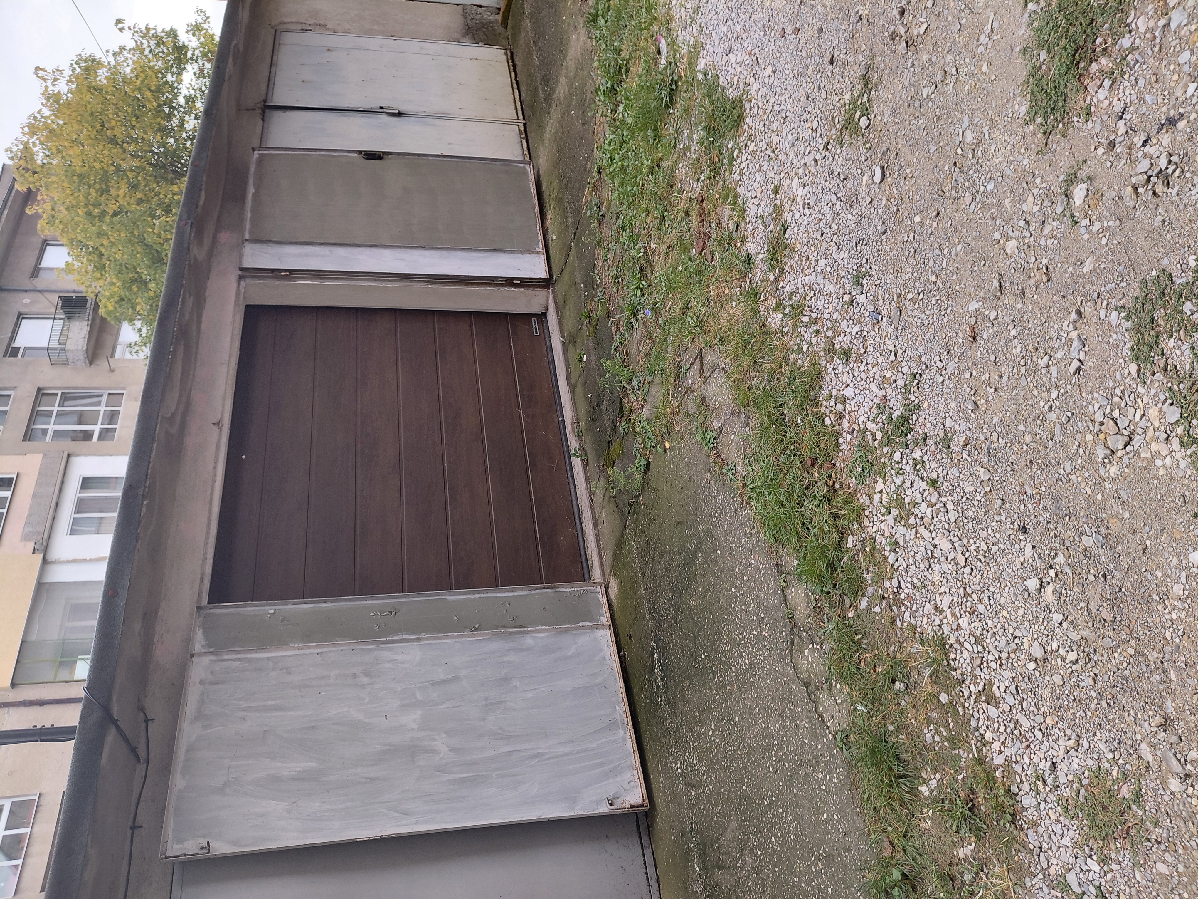Продавам гараж