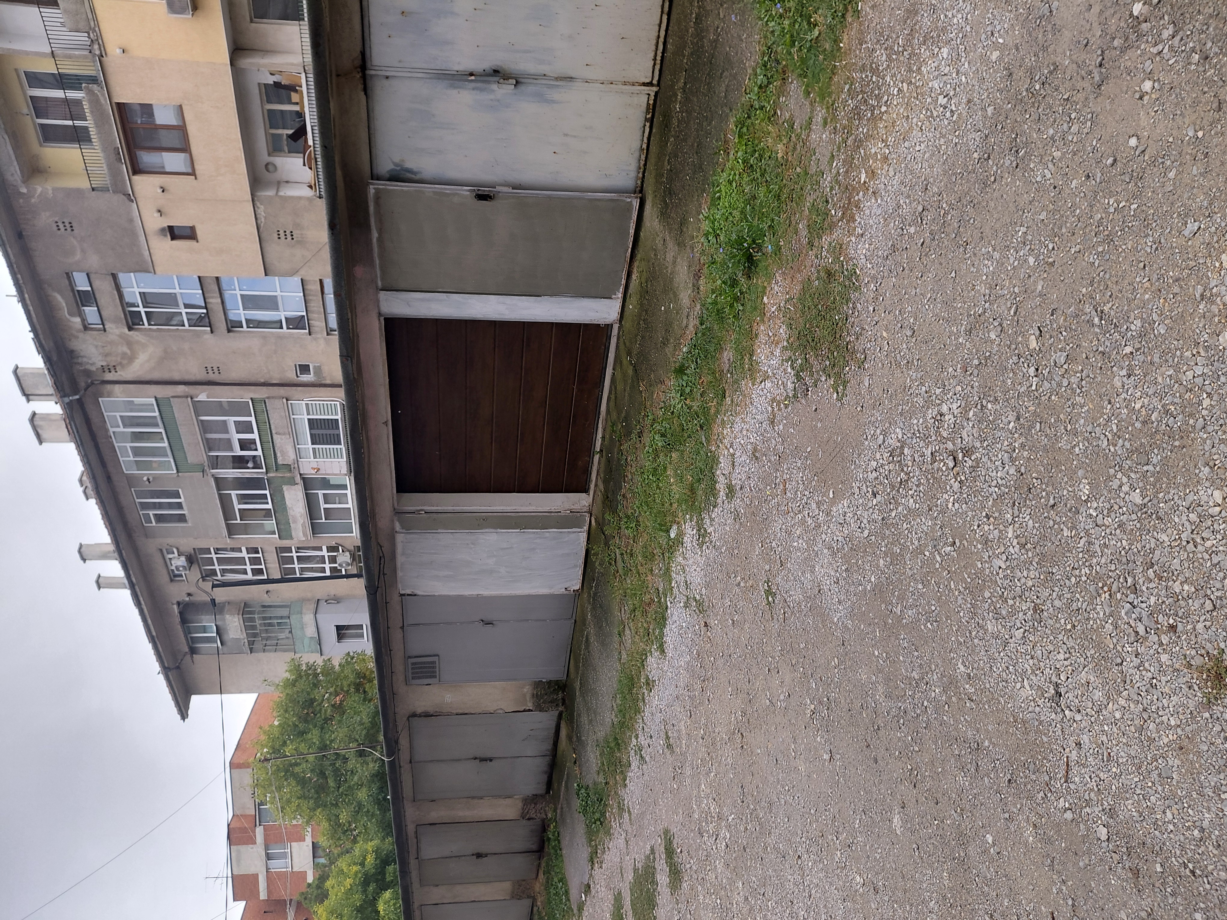 Продавам гараж