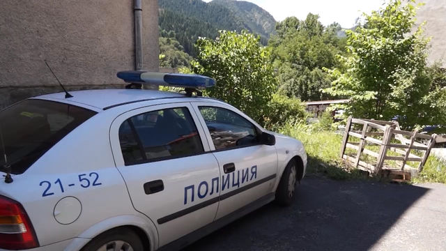 Общо 15 акта за административни нарушения са съставили служителите на полицията за масов бой в смолняския квартал Устово
