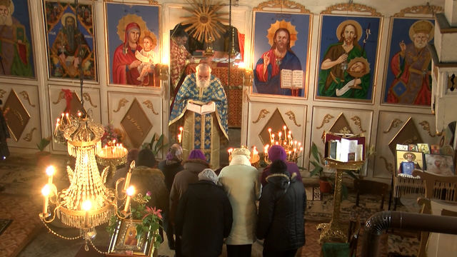 Осветиха и раздадоха над 100 буркана с мед за здраве на празника Свети Харалампий в село Черногорово