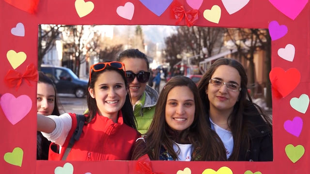 Две инициативи събраха млади хора в стария център на Смолян в Деня на влюбените
