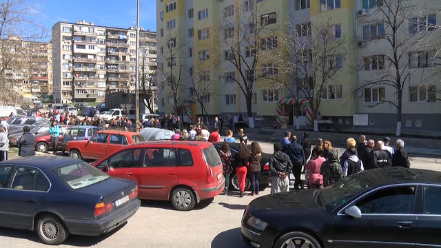 Откриха първия саниран блок в Хасково
