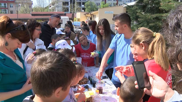 На Велики Четвъртък боядисаха 130 яйца в Младежки център