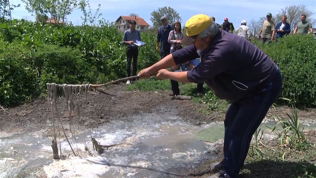 Цех вмирисва село Книжовник, закриват го