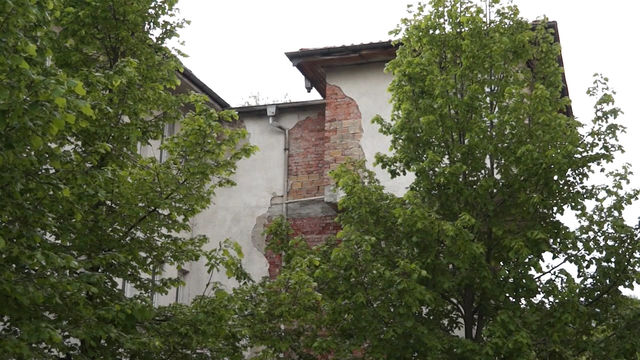 В Смолян бившата сграда на ТУБ диспансера се руши