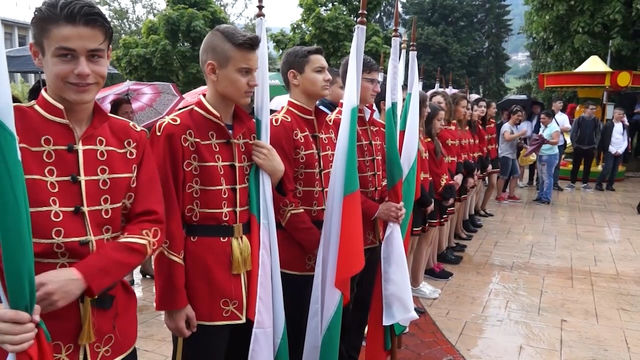 Знаят ли Смолянските политици стихове на Ботев…