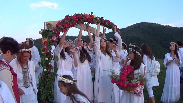 Магичен еньовденски ритуал в крайграничното село Горна Арда