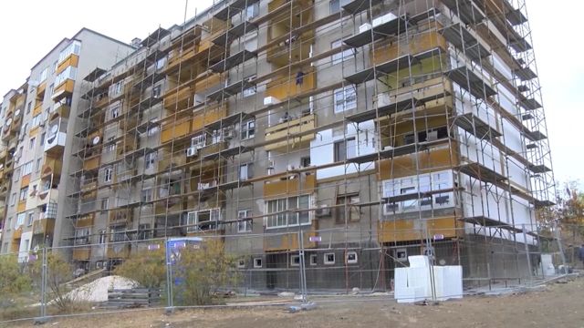 Глобиха 6-ма работници, санирали без каски
